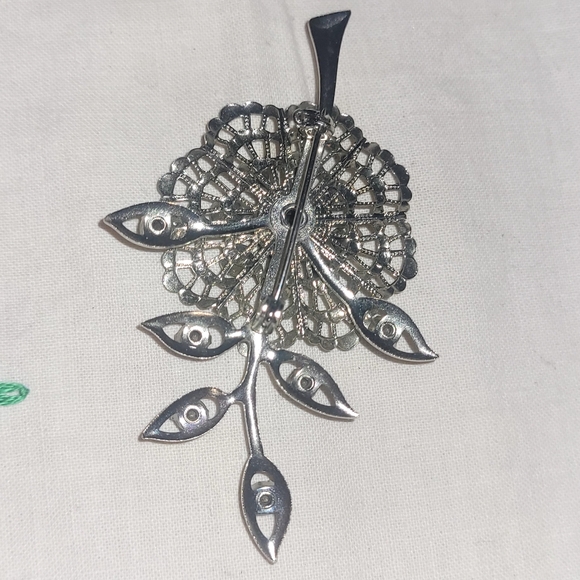 Silver and blue flower brooch. - Picture 3 of 4